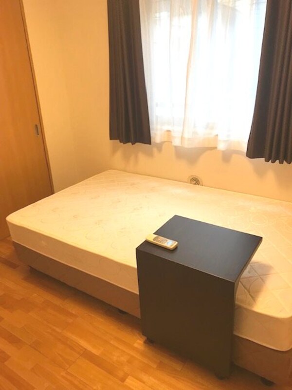 寝室(家具家電付き)