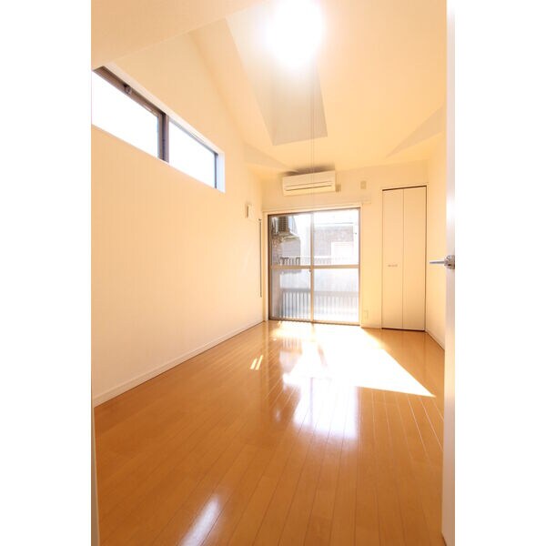 物件内観写真3　(同タイプのお部屋の写真です。)