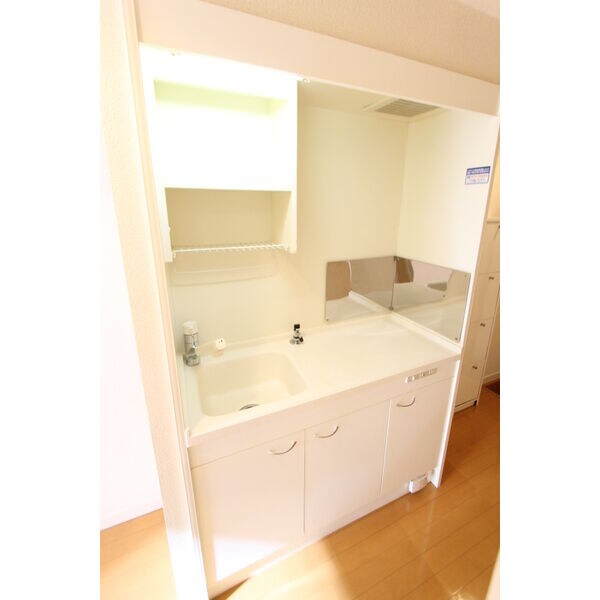 物件内観写真4　(同タイプのお部屋の写真です。)