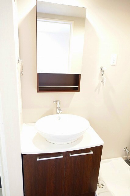 物件内観写真8　(独立洗面台)