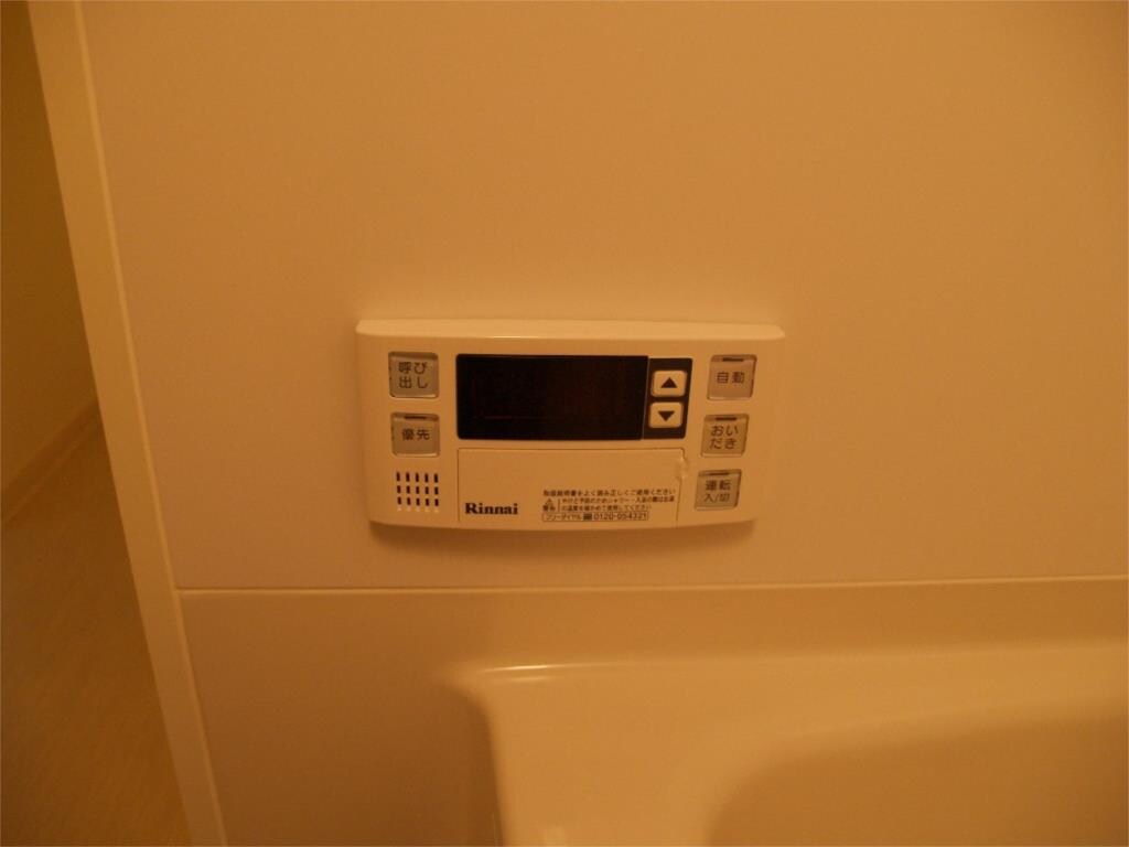 物件内観写真18　(追い焚き付きオートバス)