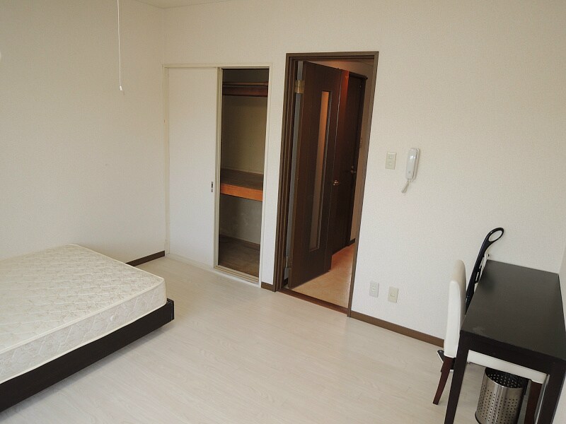 物件内観写真3　(家具家電付き)