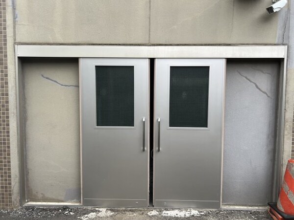 建物設備(エレベーター2基)