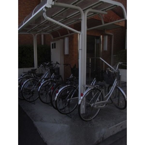 物件内観写真13　(駐輪場)