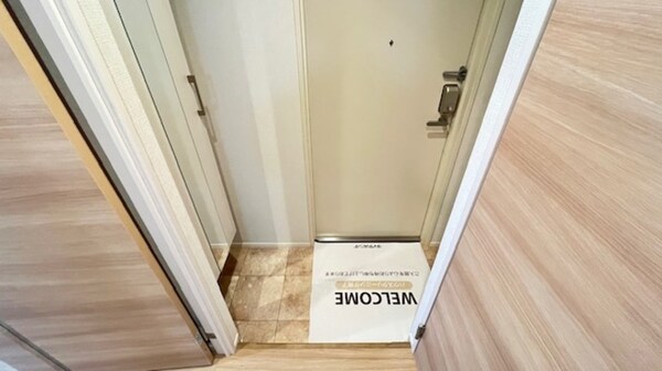 玄関(※イメージ：別号室の室内写真)