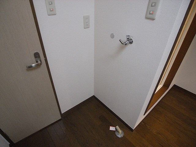 物件内観写真11　(洗濯機置場)