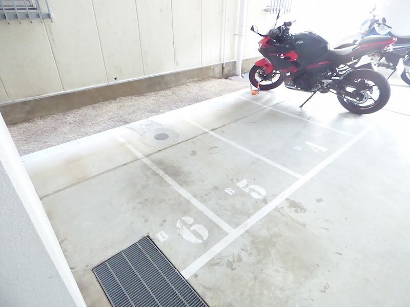 物件内観写真18　(バイク置場)