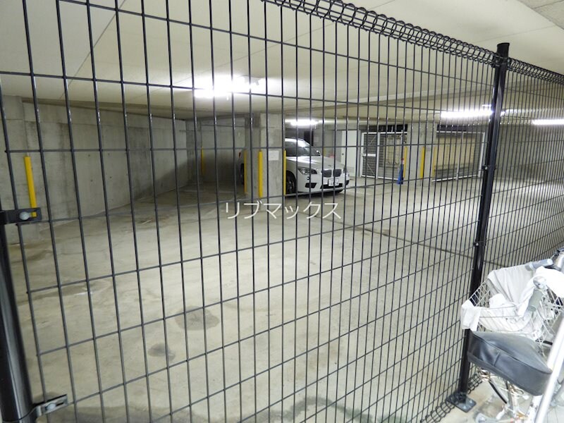 物件外観写真2　(駐車場今なら11000円。)