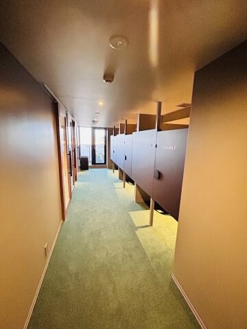 物件内観写真17　(共用部のワークスペース)