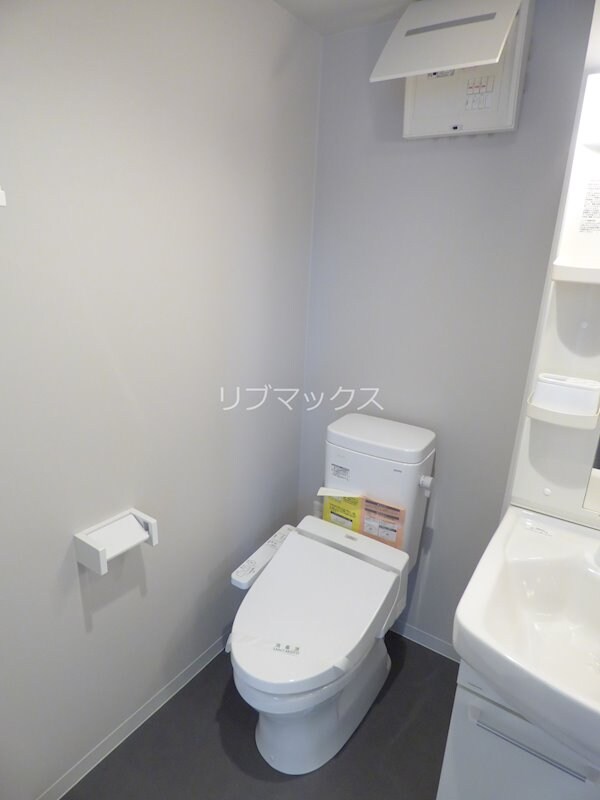 トイレ(写真は同仕様参考写真。)