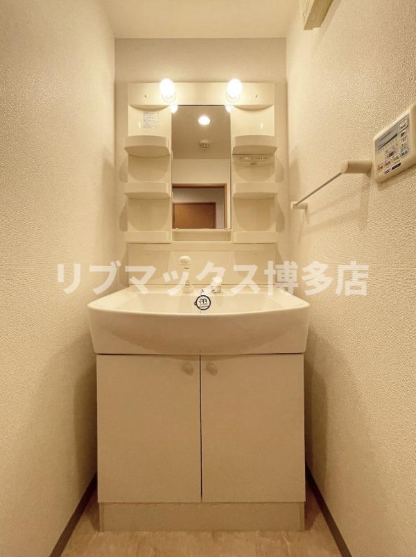 独立洗面台
