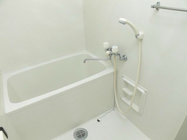 物件内観写真7　(シャワー付バスルーム)