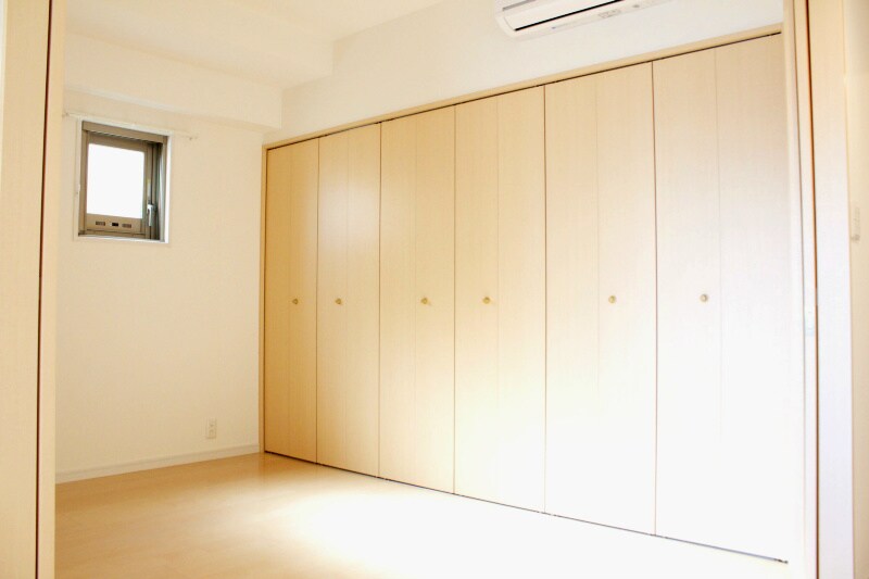 物件内観写真7　(クローゼットも大きくて収納たっぷり！)