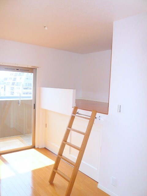 物件内観写真8　(エアコン付きで快適です♪)