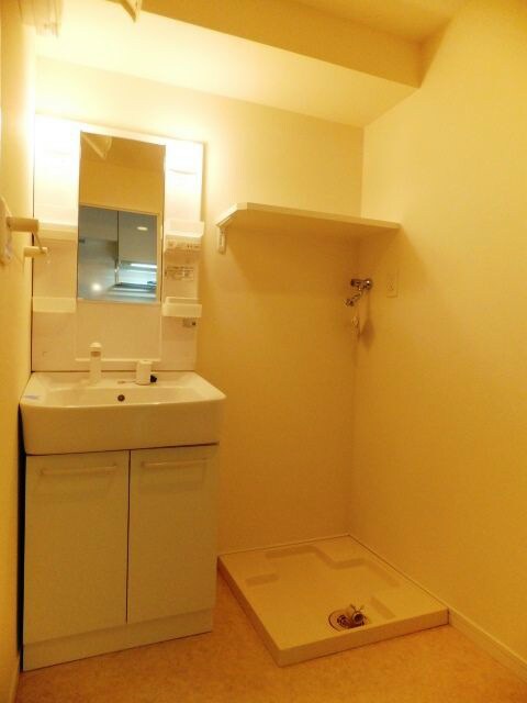 物件内観写真8　(鏡付き)