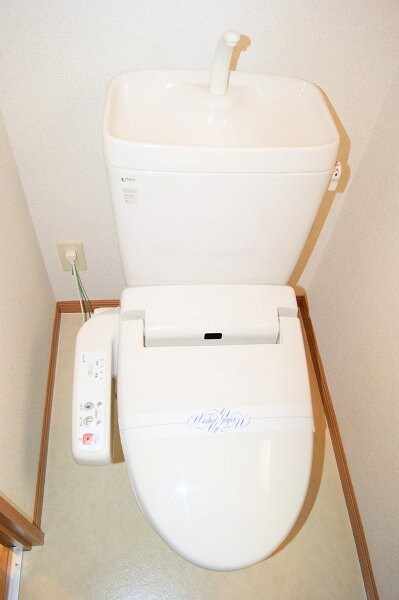 物件内観写真8　(嬉しいウォシュレット付きです★)