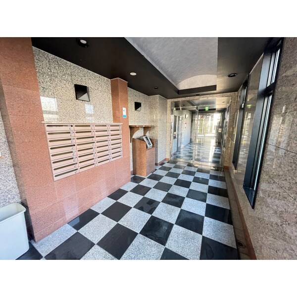 物件外観写真2　(オートロックと鍵付きポストで安心☆)