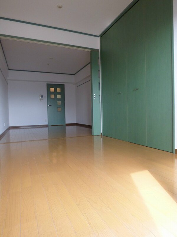 寝室(大きめのベッドも置けます)