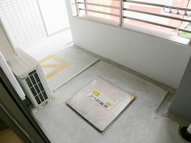 物件内観写真9　(広々バルコニー)