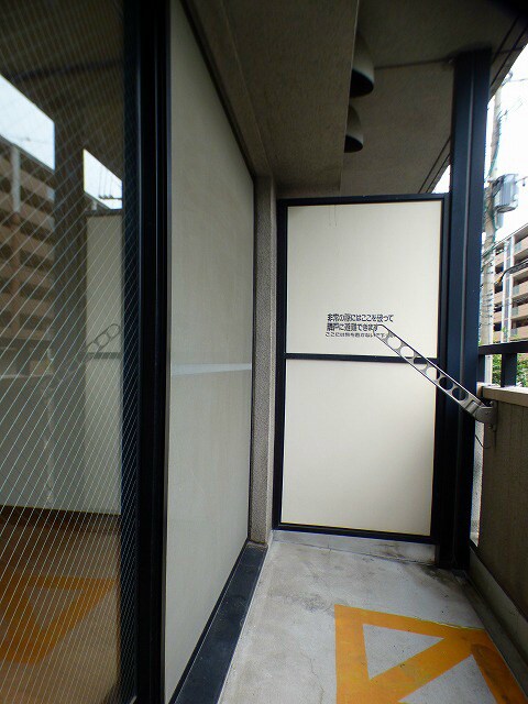 物件内観写真9　(広々バルコニー)