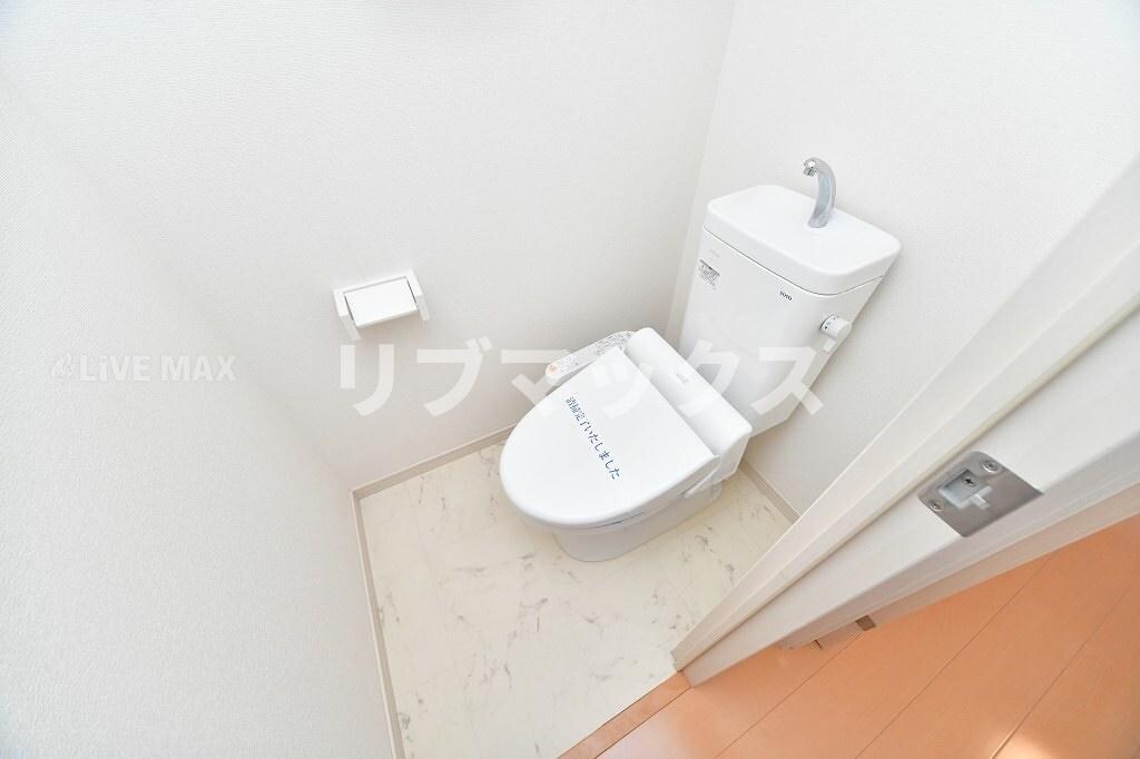 物件内観写真17　(ゆったりとした空間のトイレです)