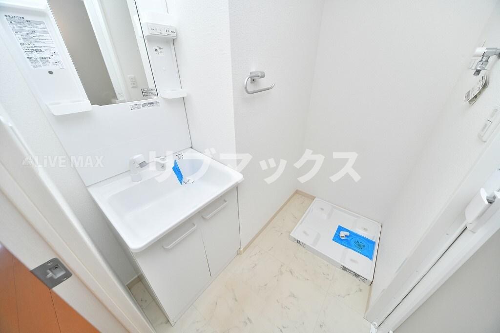 物件内観写真18　(広い洗面スペース)