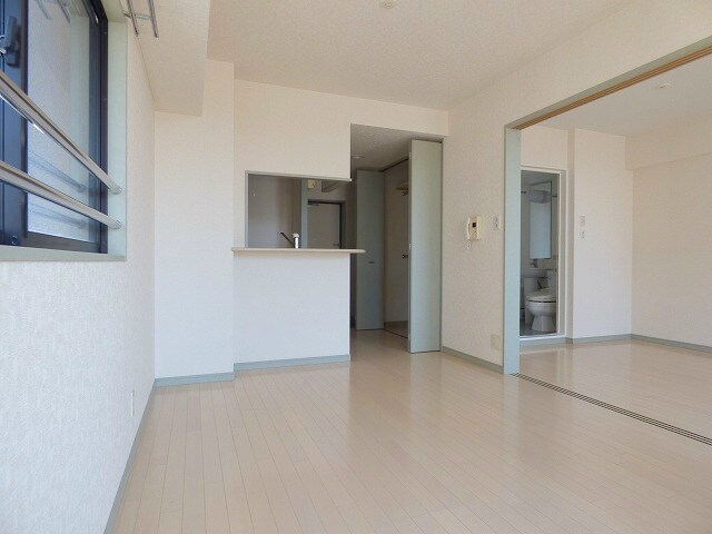 物件内観写真9　(２面採光で明るい☆)