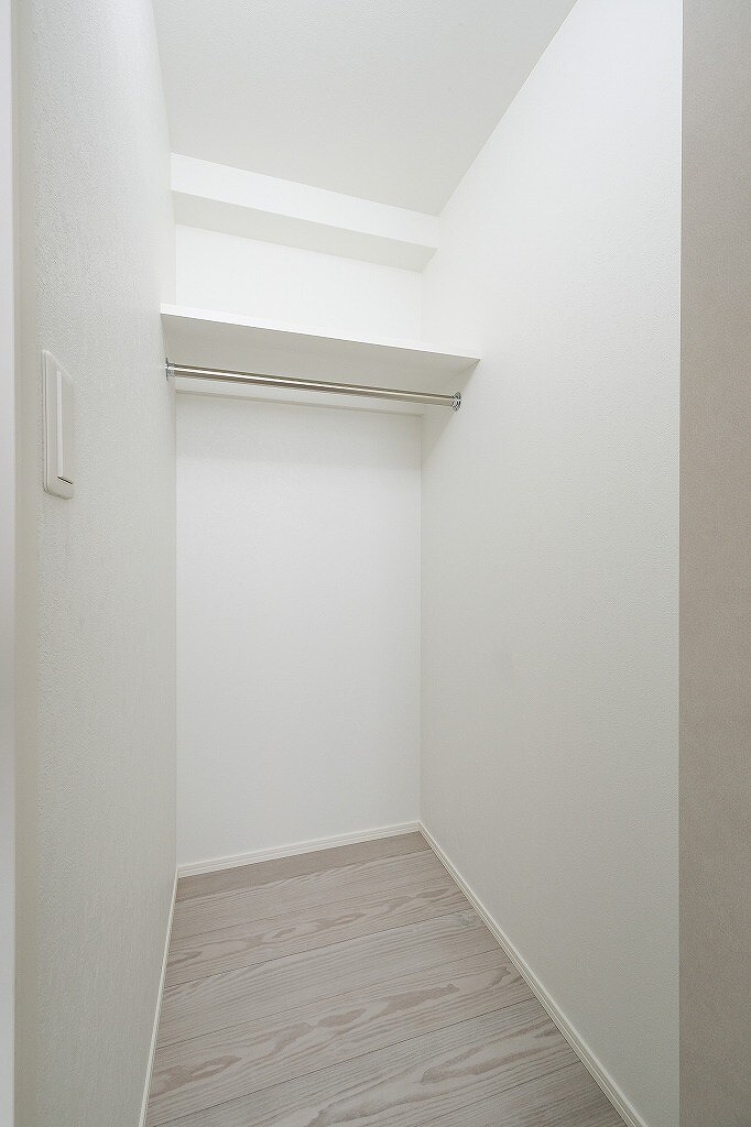 物件内観写真9　(収納スペース豊富です)