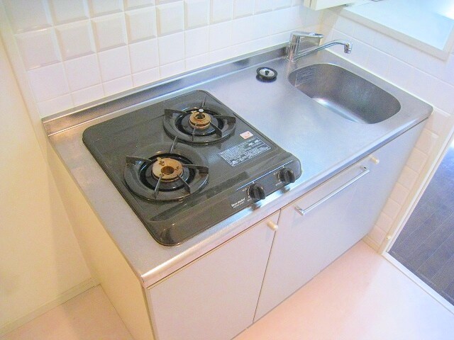 物件内観写真6　(システムキッチン（ガス２口）)