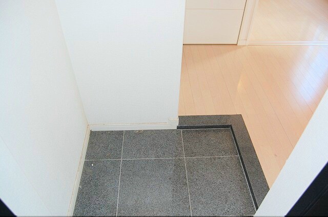 物件内観写真15　(広い玄関)