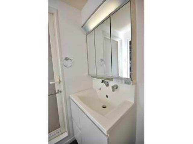 物件内観写真18　(シャンプードレッサー付き)