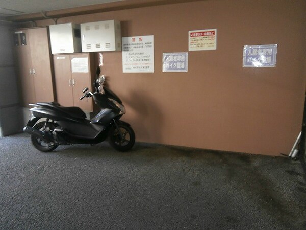 その他(バイク駐輪場)