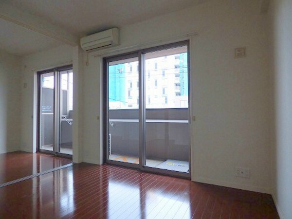 寝室(※写真と異なる場合現状優先。)