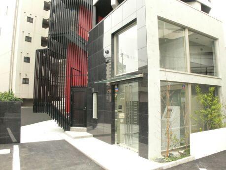 物件外観写真2　(お洒落で豪華なエントランス☆)