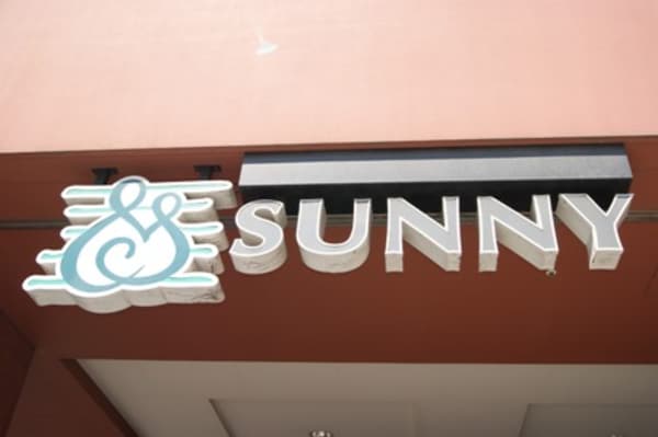 周辺環境(サニｰ 美野島店（565m）)