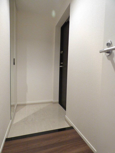 物件内観写真8　(広い玄関スペースです！)