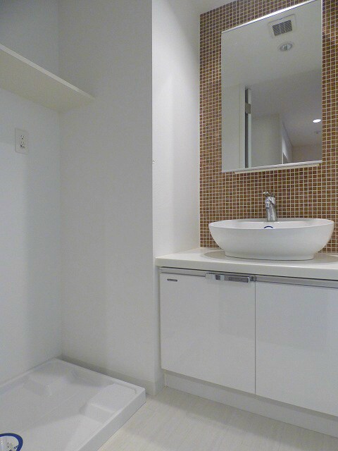 物件内観写真15　(オシャレです☆収納もたっぷり入ります☆)