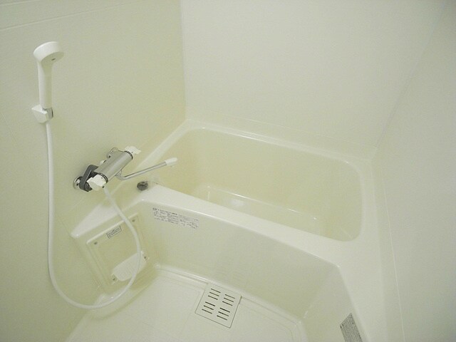 物件内観写真8　(シャワー付きバスルーム)