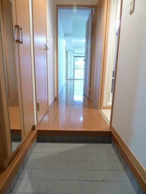 玄関(※別号室参考写真)