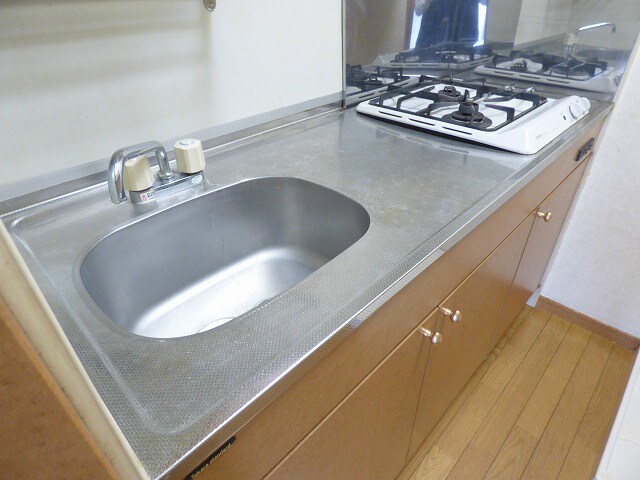 物件内観写真7　(２口ガスコンロ付きシステムキッチン)
