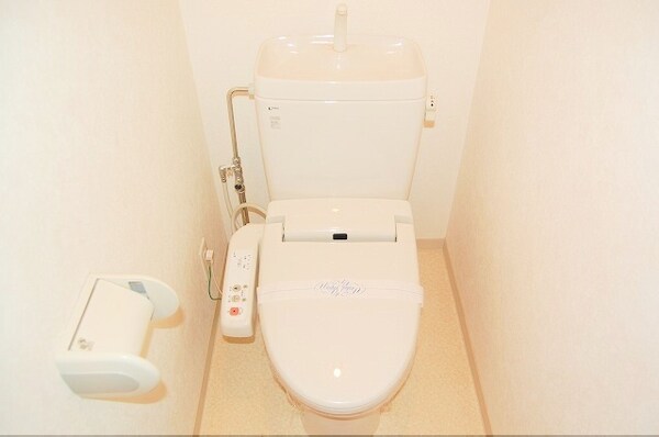トイレ(嬉しいウォシュレット付。)