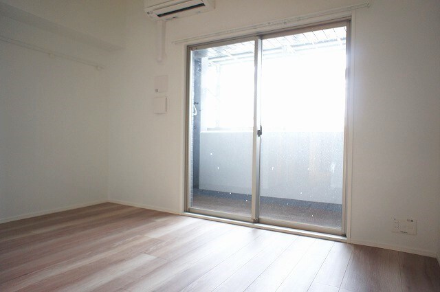 物件内観写真9　(フローリング・建具の色は要確認)