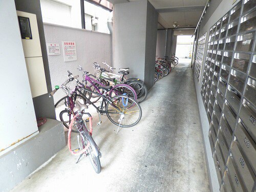 物件外観写真4　(敷地内駐輪場)