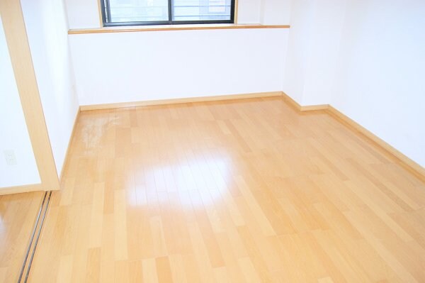 物件内観写真14　(洋室)