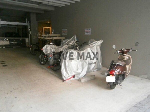 建物設備(バイク駐輪場)