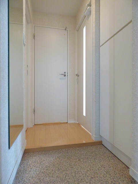 物件内観写真6　(玄関も広くてきれい★)