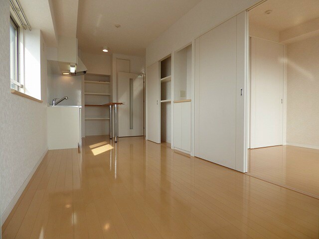 物件内観写真7　(リビングも広々★)