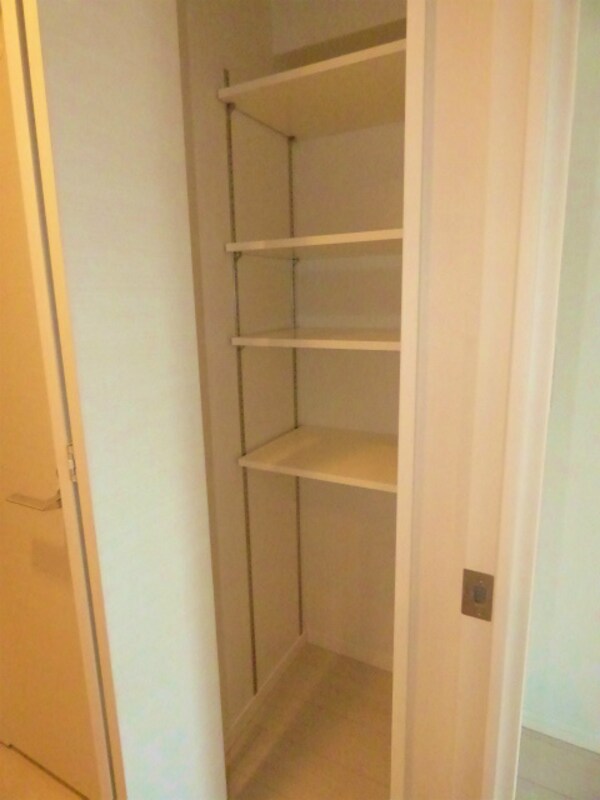 建物設備(棚付きで便利です♪)