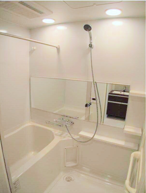 物件内観写真6　(浴室乾燥機付き)