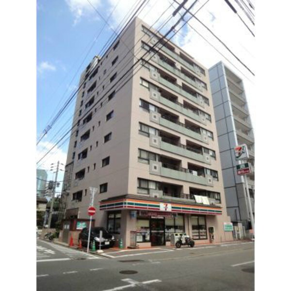 外観(1階にはコンビニがあり便利です)